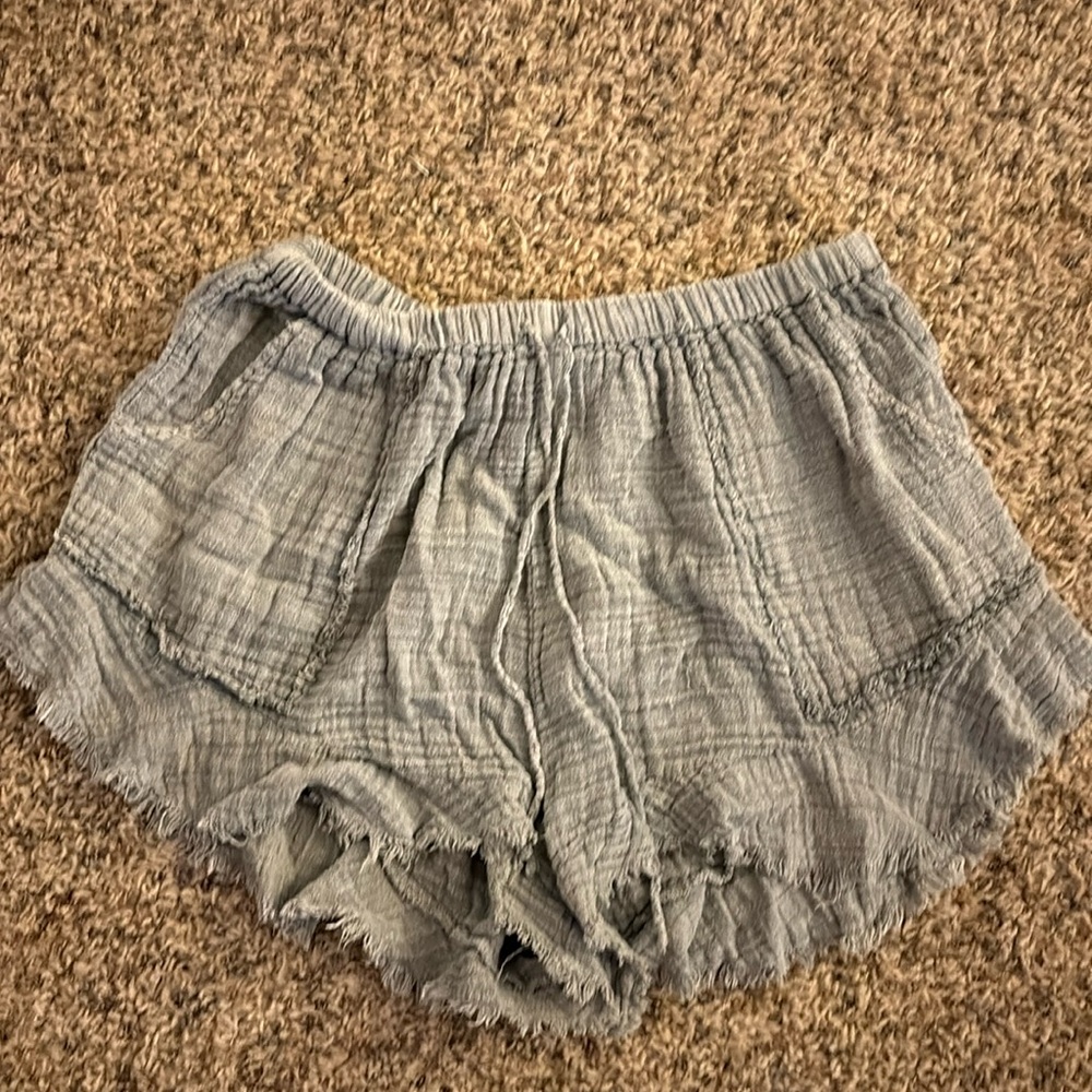 Free People Washed Olive Short! Flowy and thin material, XL